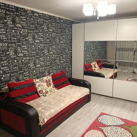 Private Room Near 3 Min Metrou Crangasi, 40 M2 Boekarest Buitenkant foto