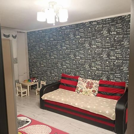 Private Room Near 3 Min Metrou Crangasi, 40 M2 Boekarest Buitenkant foto