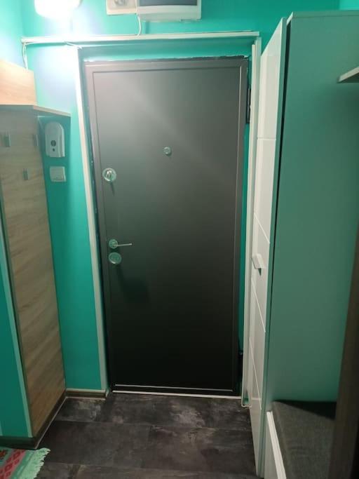 Private Room Near 3 Min Metrou Crangasi, 40 M2 Boekarest Buitenkant foto