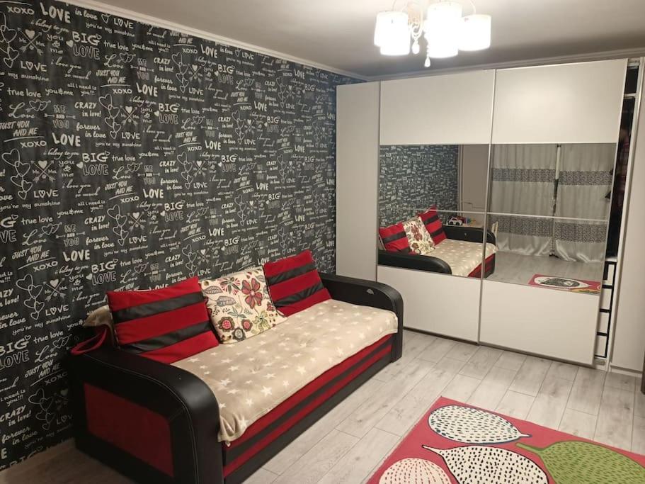 Private Room Near 3 Min Metrou Crangasi, 40 M2 Boekarest Buitenkant foto