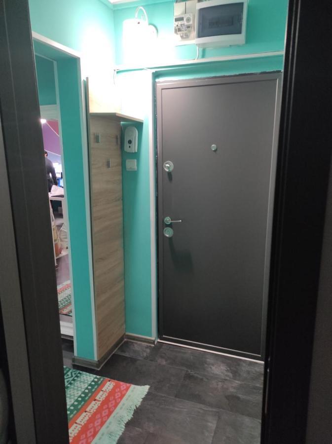 Private Room Near 3 Min Metrou Crangasi, 40 M2 Boekarest Buitenkant foto
